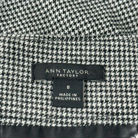 Ann Taylor Factory Women SZ 8 Black Houndstooth Button Accent Knee Skirt Lined - Picture 3 of 9